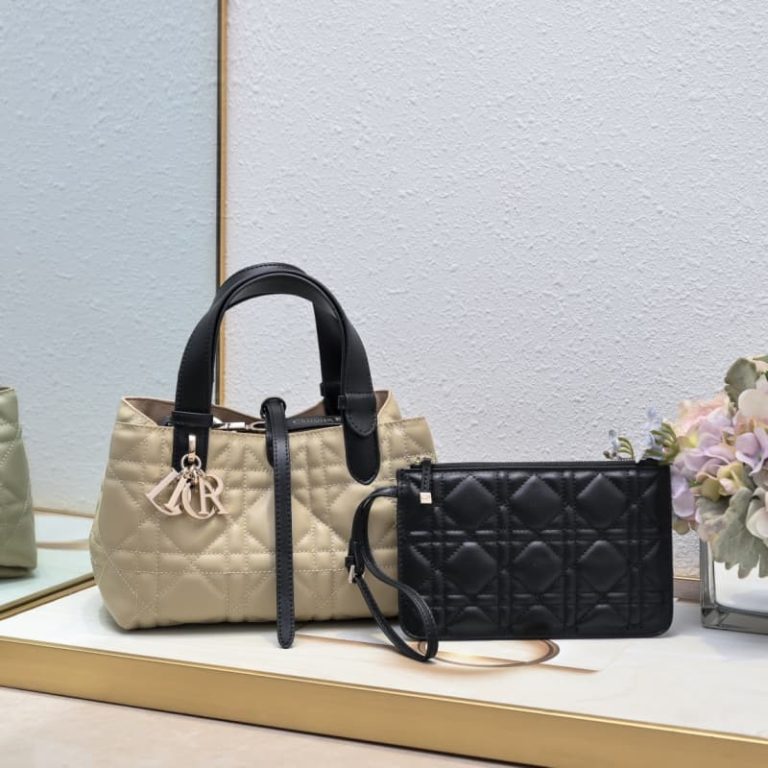 Dior High-quality handbags Casual and practical Rattan checkered stitching decoration Interior compartment with matching pouch Two sizes-1